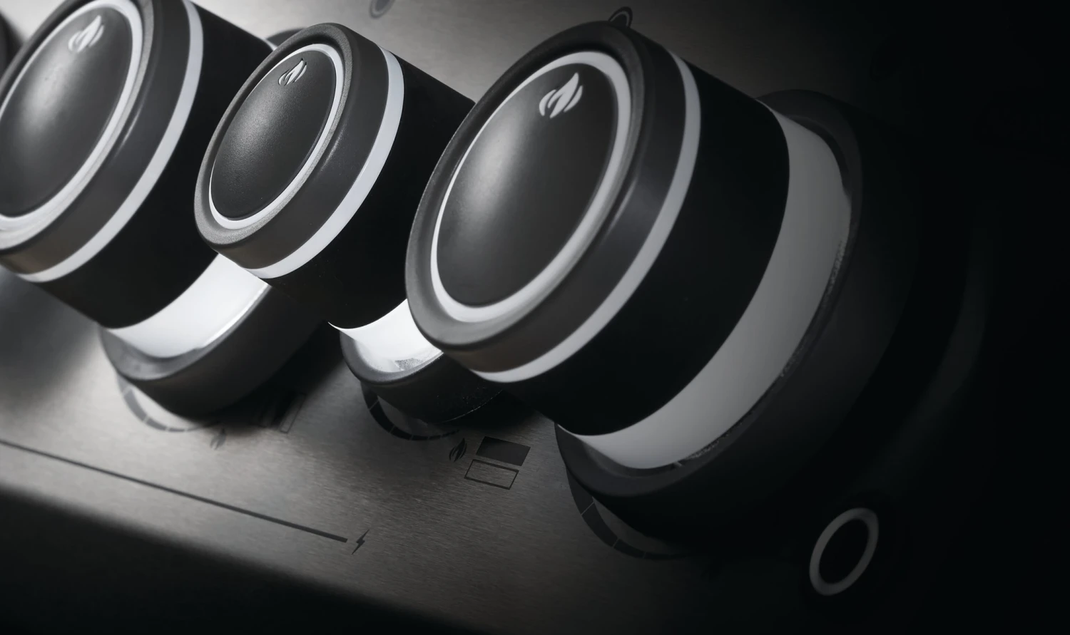 Napoleon ROGUE 425 RSIB Met Aparte Infrarood Zijbrander En Draaispit 5 Napoleon ROGUE 425 RSIB Met Aparte Infrarood Zijbrander En Draaispit - Afbeelding 3